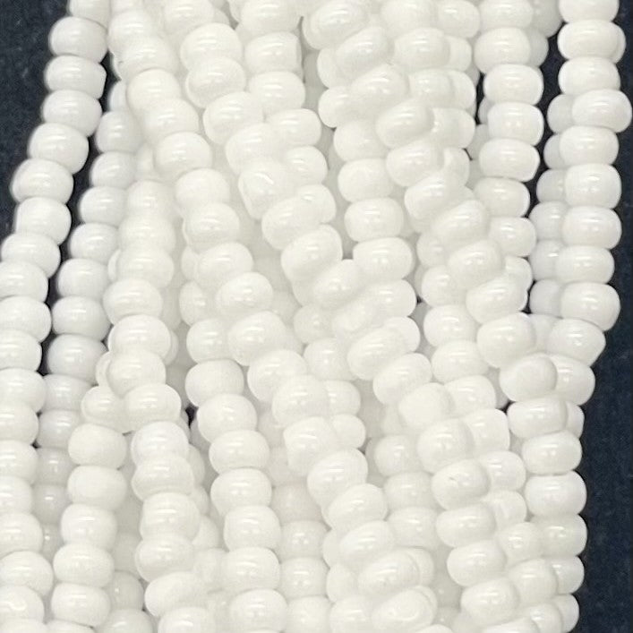 10/0 026-C White Opaque Cut