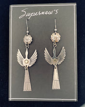 Load image into Gallery viewer, Supernaw&#39;s Classic Waterbird Style Earring
