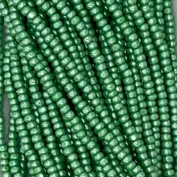 11/0 Cut 388 Dark Kelly Green Op. Luster